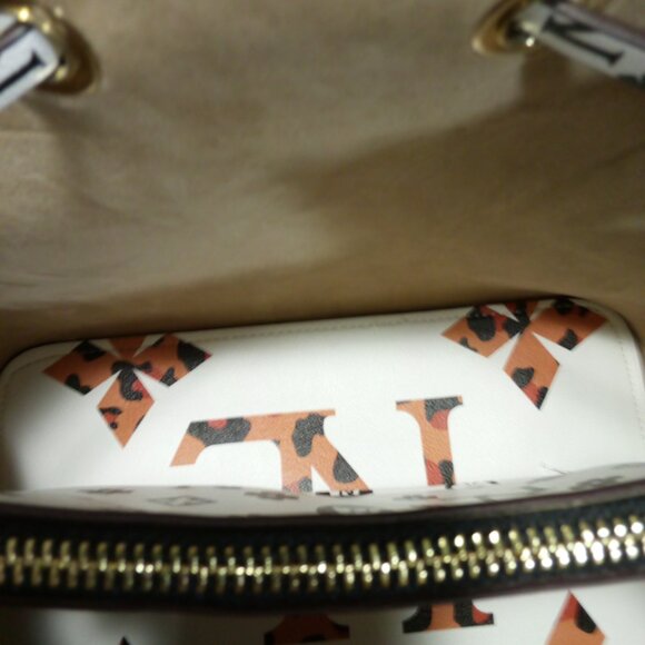 Nicole Lee Bucket Bag with Color Block on Opposing Sides, NWT - Picture 5 of 7